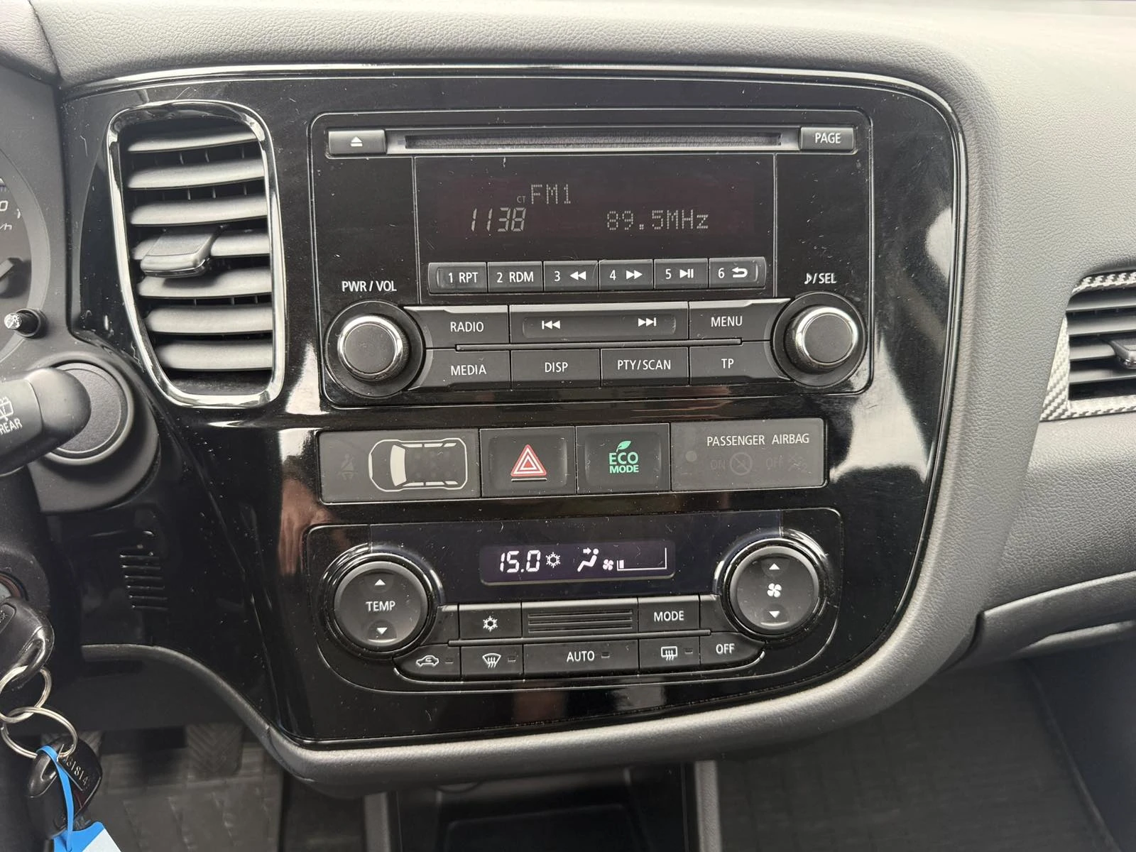 Mitsubishi Outlander 2.0i Швейцария 2WD ТОП СЪСТОЯНИЕ, снимка 13 - Автомобили и джипове - 54859371