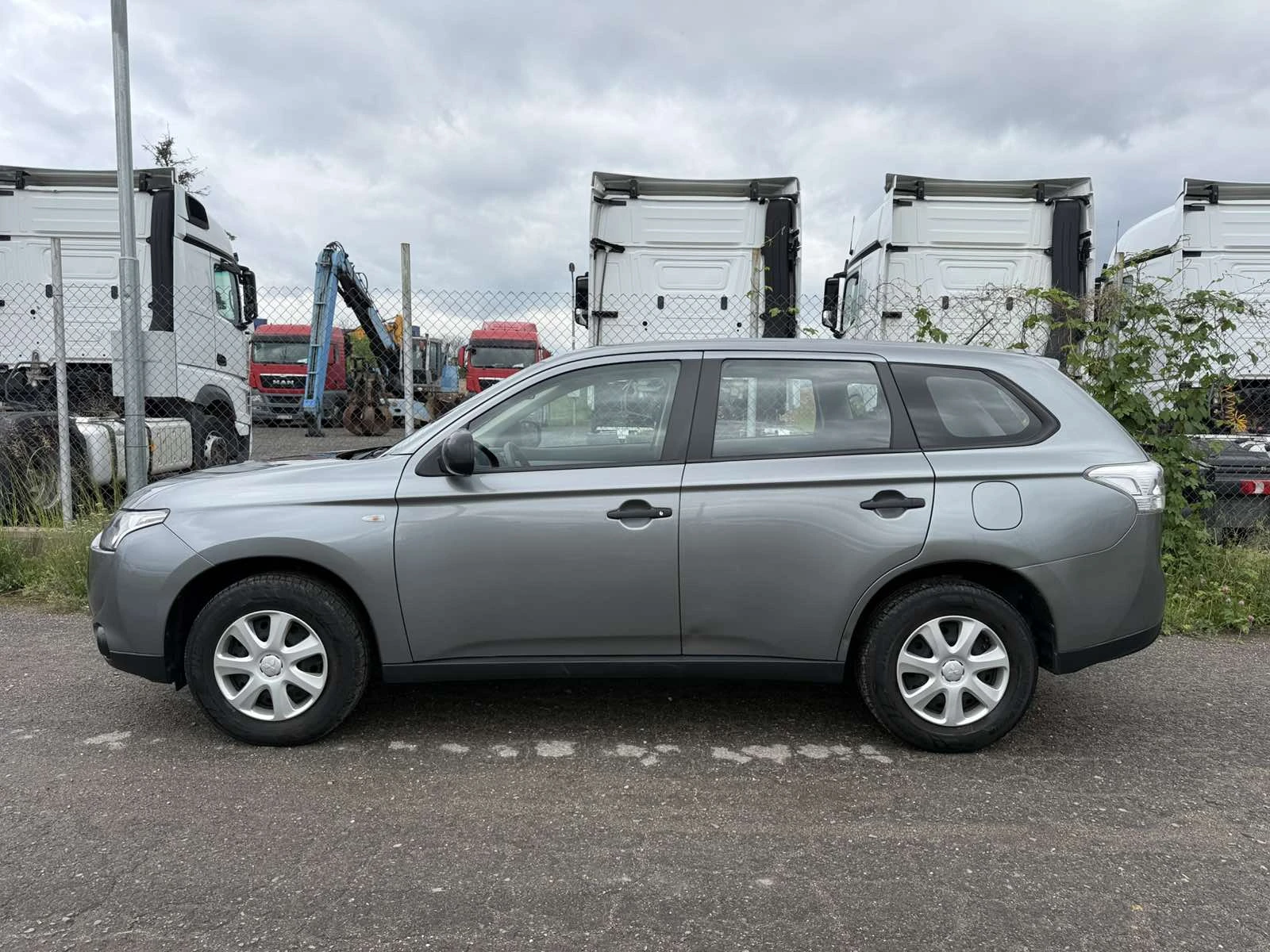 Mitsubishi Outlander 2.0i Швейцария 2WD ТОП СЪСТОЯНИЕ, снимка 2 - Автомобили и джипове - 54859371