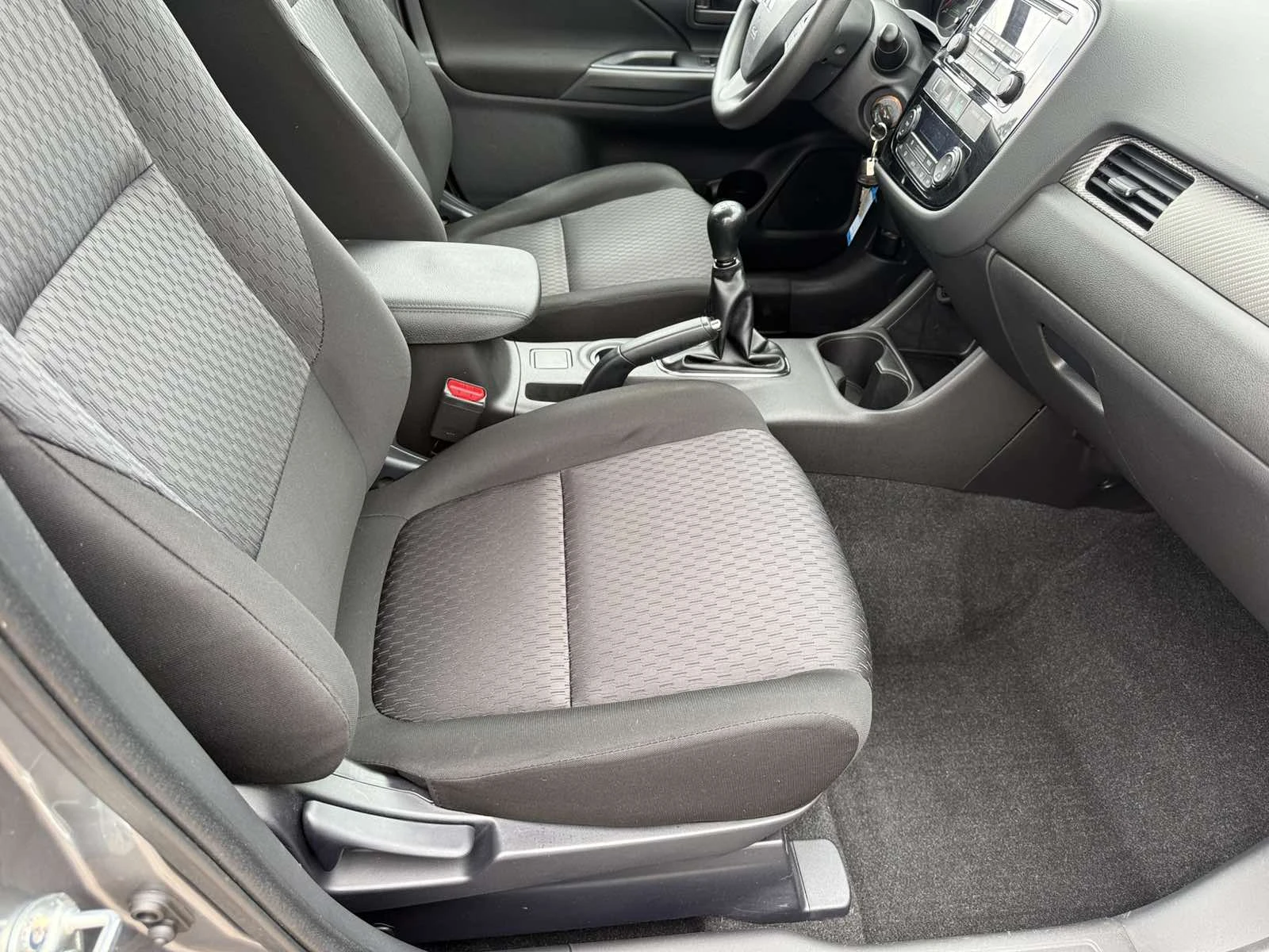 Mitsubishi Outlander 2.0i Швейцария 2WD ТОП СЪСТОЯНИЕ, снимка 10 - Автомобили и джипове - 54859371