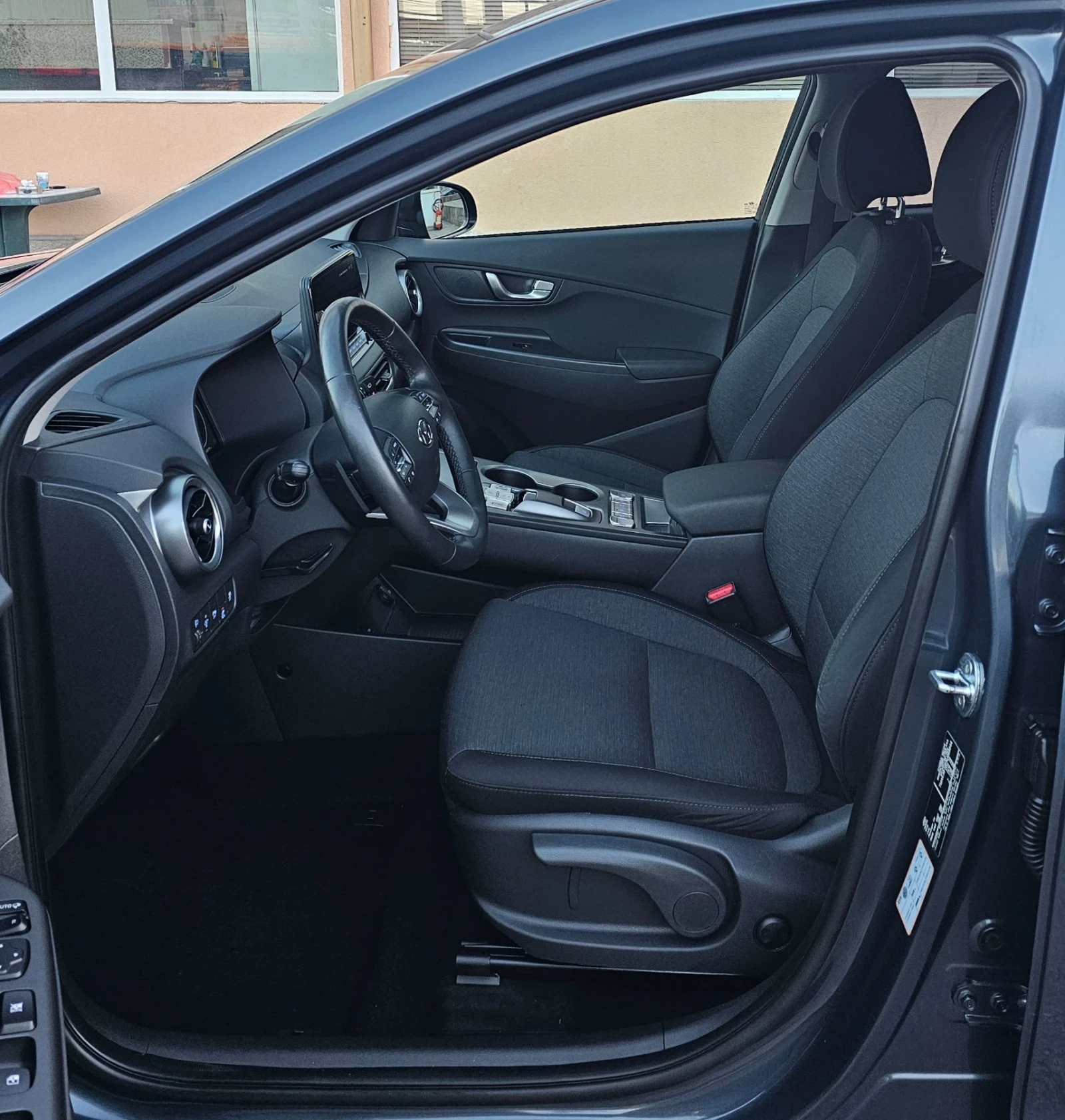 Hyundai Kona 64kWh Facelift 100%SOH KRELL Гаранция Термопомпа, снимка 8 - Автомобили и джипове - 55962767