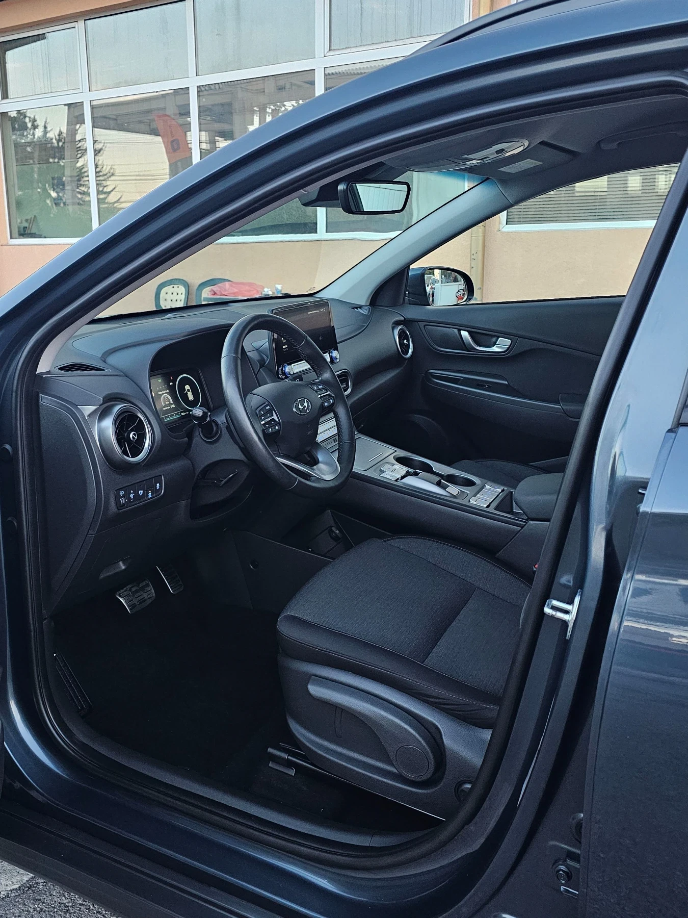 Hyundai Kona 64kWh Facelift 100%SOH KRELL Гаранция Термопомпа, снимка 7 - Автомобили и джипове - 55962767