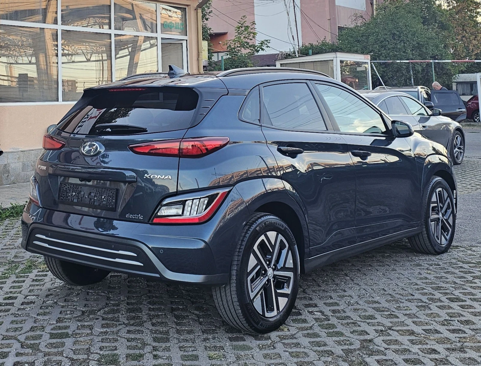 Hyundai Kona 64kWh Facelift 100%SOH KRELL Гаранция Термопомпа, снимка 4 - Автомобили и джипове - 55962767