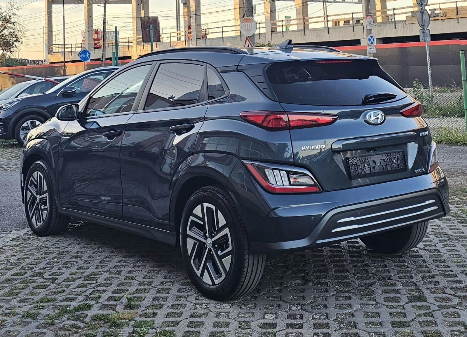 Hyundai Kona 64kWh Facelift 100%SOH KRELL Гаранция Термопомпа, снимка 6 - Автомобили и джипове - 55962767