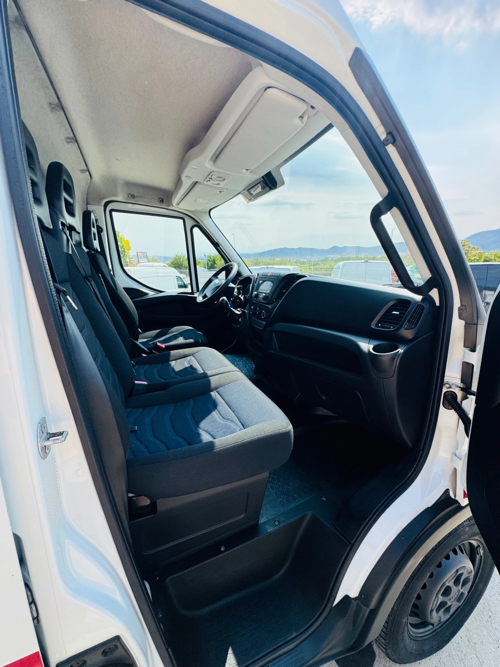 Iveco 35s16 Хладилен!Немски!КАТО НОВ!ТОП!ТОП!ТОП!НАВИ!КЛИМАТР!, снимка 9 - Бусове и автобуси - 55968858