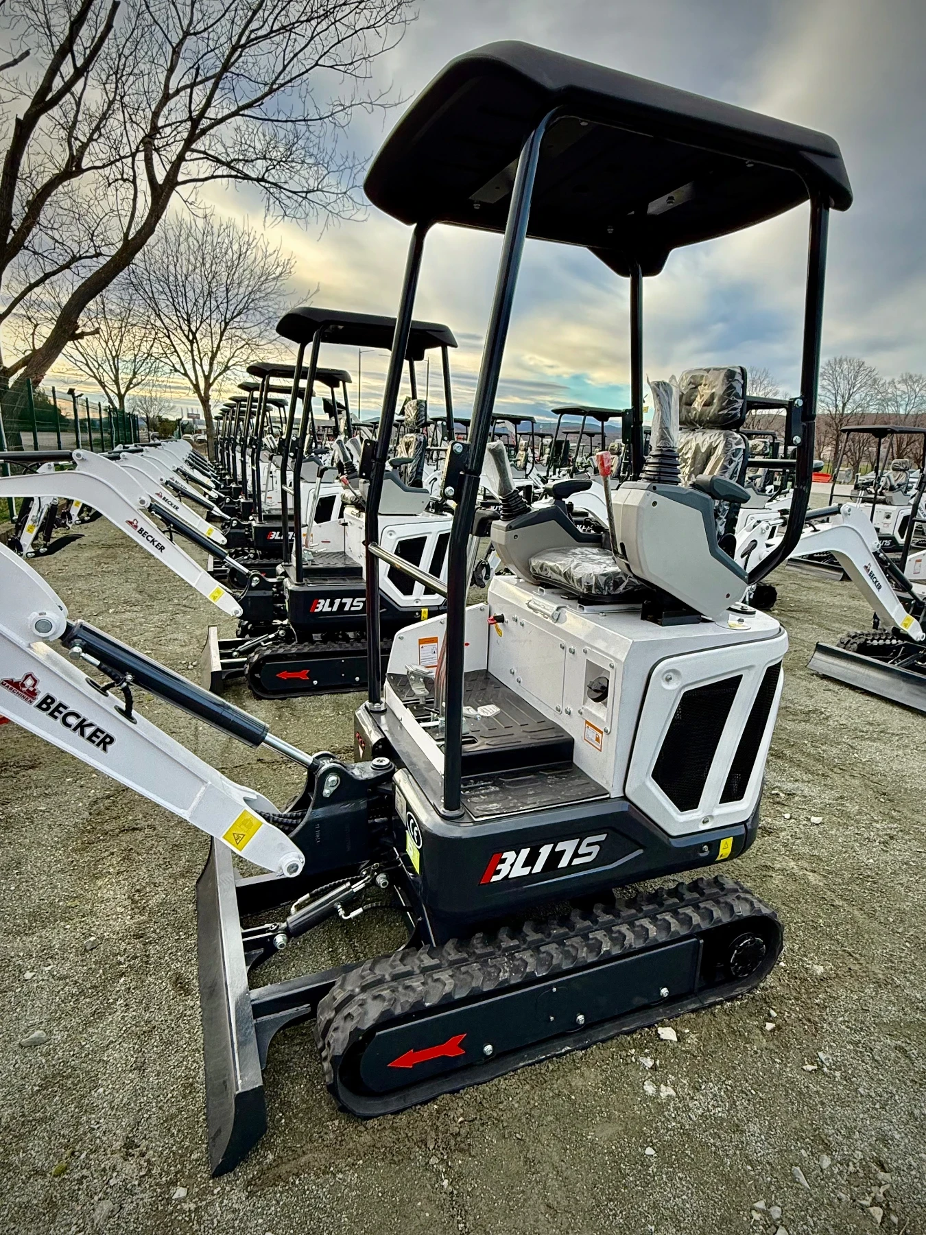 Багер Kubota BECKER B-17, снимка 1