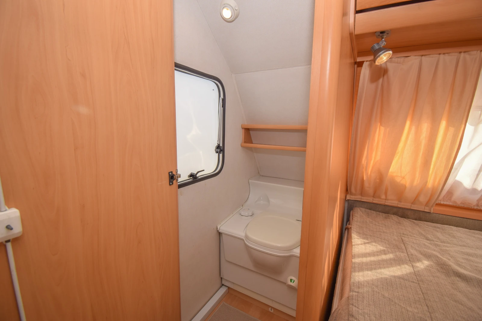 Каравана Beyerland Sprinter LITE 440-LB, снимка 14 - Каравани и кемпери - 55199502