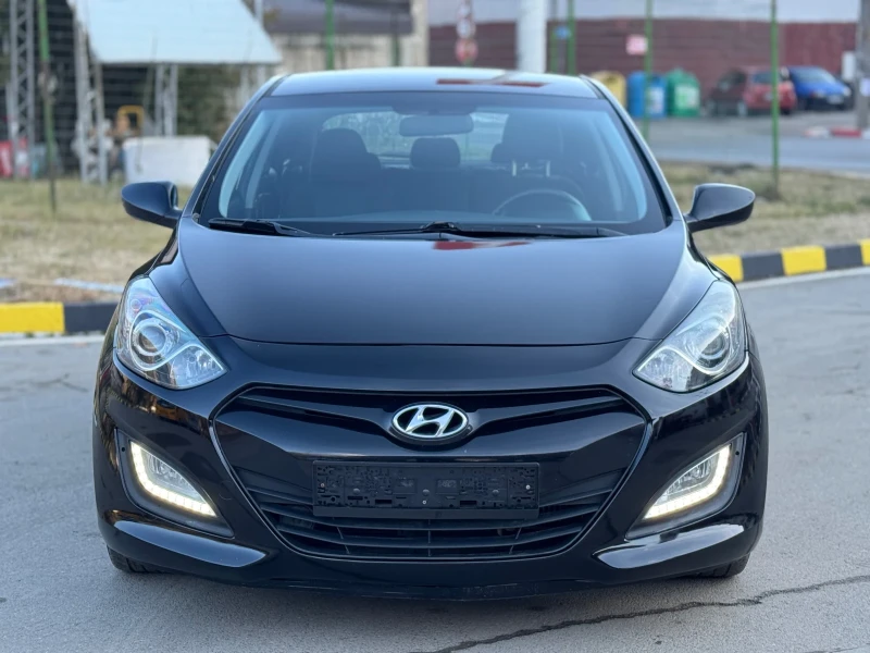 Hyundai I30 1.6CRDi Климатроник, снимка 2 - Автомобили и джипове - 48579859