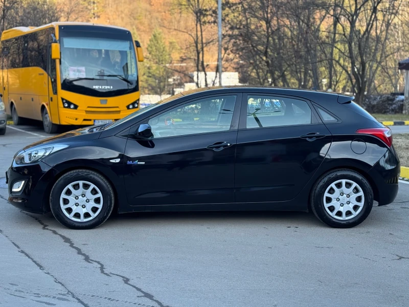 Hyundai I30 1.6CRDi Климатроник, снимка 8 - Автомобили и джипове - 48579859