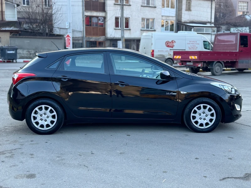 Hyundai I30 1.6CRDi Климатроник, снимка 5 - Автомобили и джипове - 48579859