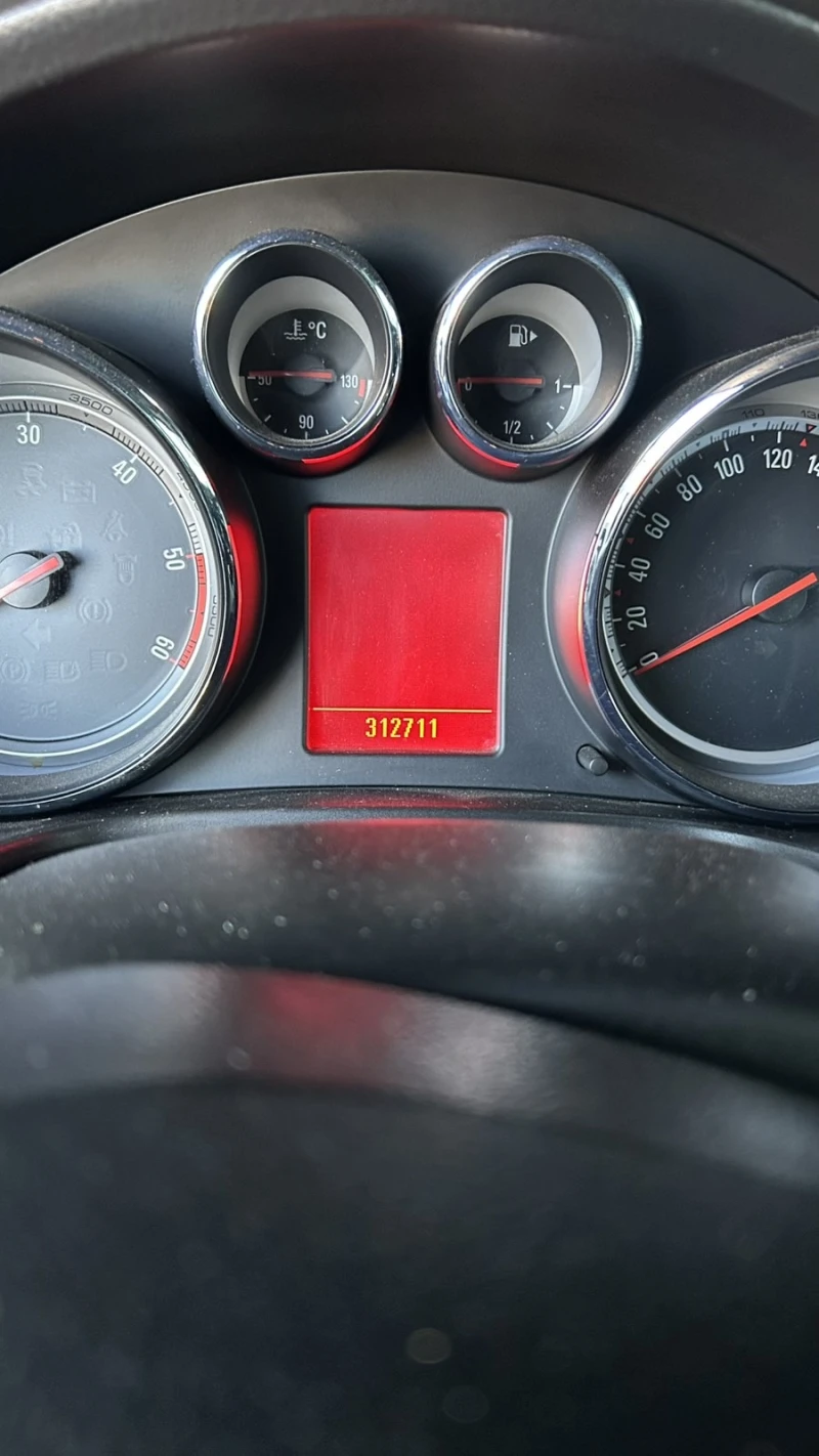 Opel Insignia Sports tourer, снимка 7 - Автомобили и джипове - 52662363