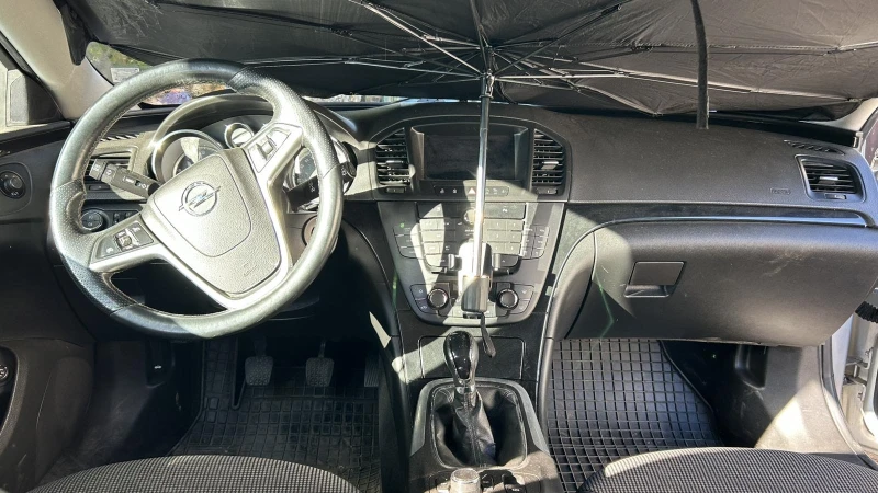 Opel Insignia Sports tourer, снимка 8 - Автомобили и джипове - 52662363