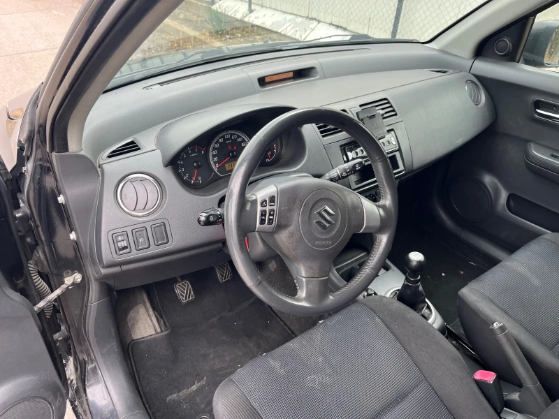 Suzuki Swift 1.3 4х4, снимка 13 - Автомобили и джипове - 52172812