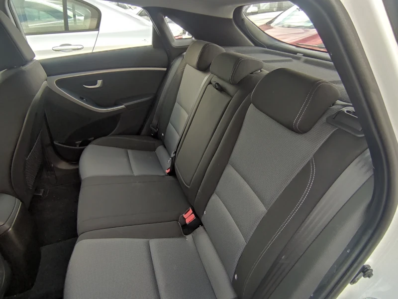 Hyundai I30 1.6 crdi Automatic , снимка 9 - Автомобили и джипове - 52667211