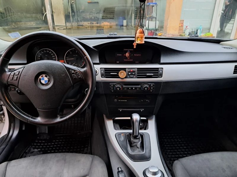 BMW 320, снимка 11 - Автомобили и джипове - 53488791