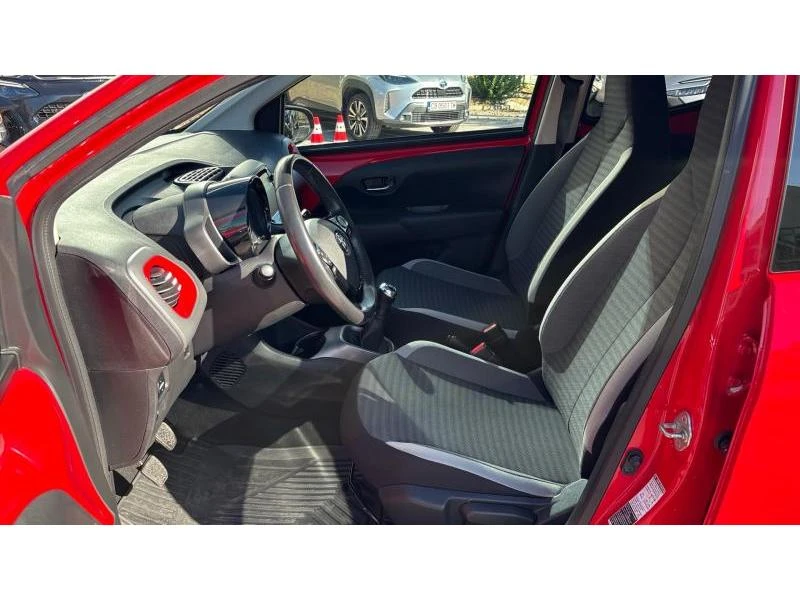 Toyota Aygo 1.0P X-PLAY MT, снимка 12 - Автомобили и джипове - 56255204
