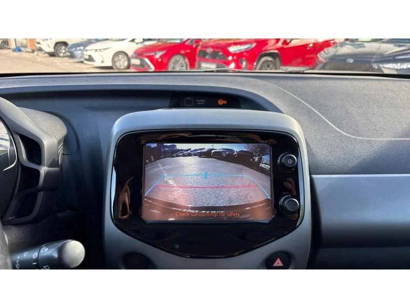 Toyota Aygo 1.0P X-PLAY MT, снимка 15 - Автомобили и джипове - 56255204
