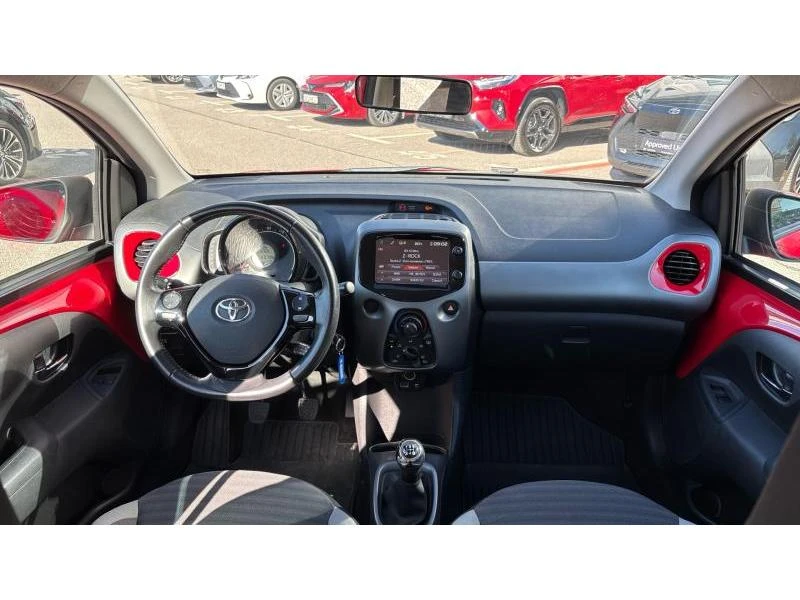 Toyota Aygo 1.0P X-PLAY MT, снимка 8 - Автомобили и джипове - 56255204