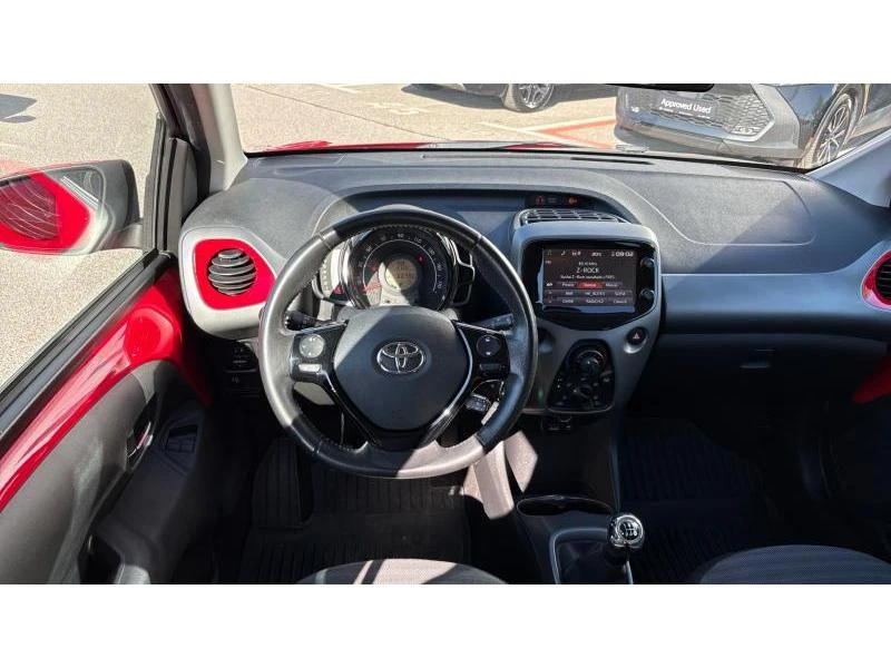 Toyota Aygo 1.0P X-PLAY MT, снимка 9 - Автомобили и джипове - 56255204