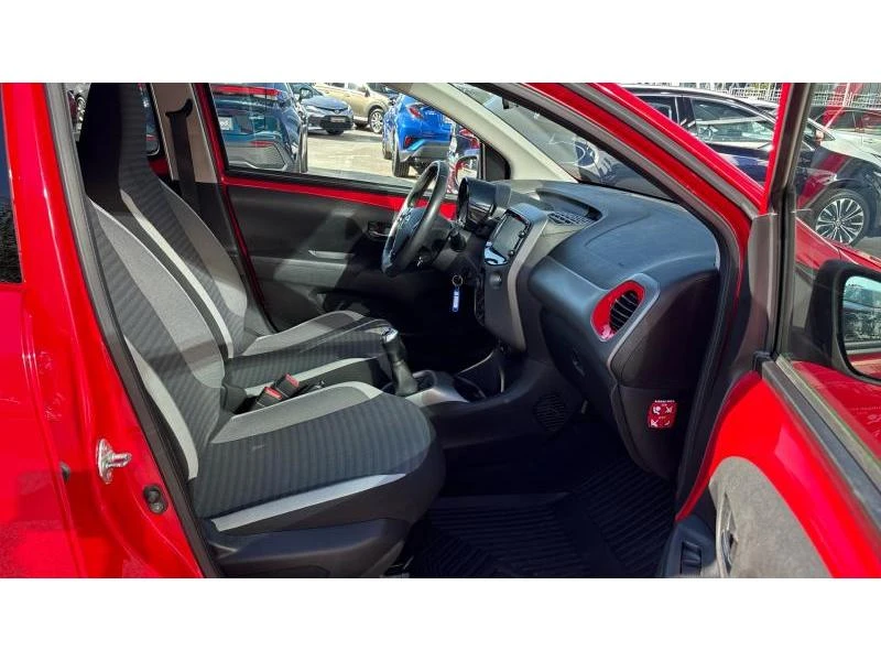 Toyota Aygo 1.0P X-PLAY MT, снимка 6 - Автомобили и джипове - 56255204