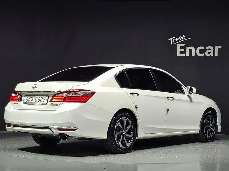 Honda Accord, снимка 2 - Автомобили и джипове - 56687659