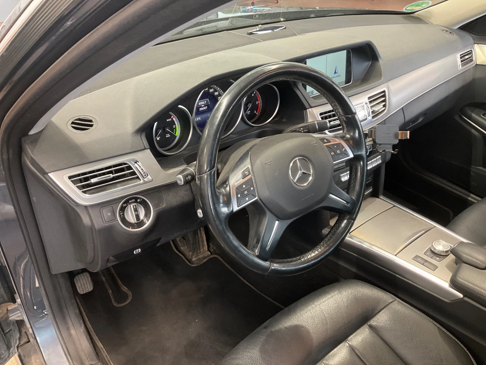 Mercedes-Benz E 300  - изображение 5