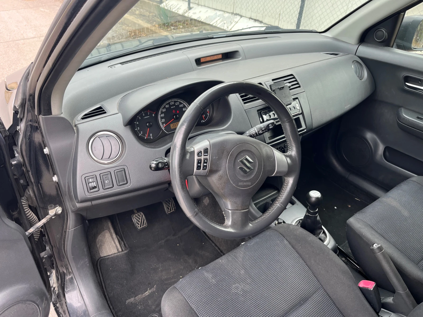 Suzuki Swift 1.3 4х4 | Mobile.bg — изображение 13