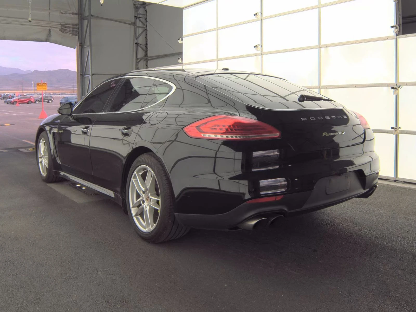 Porsche Panamera LANE ASSIST* BOSE* ОБДУХ* KEYLESS* ВАКУМ - изображение 5