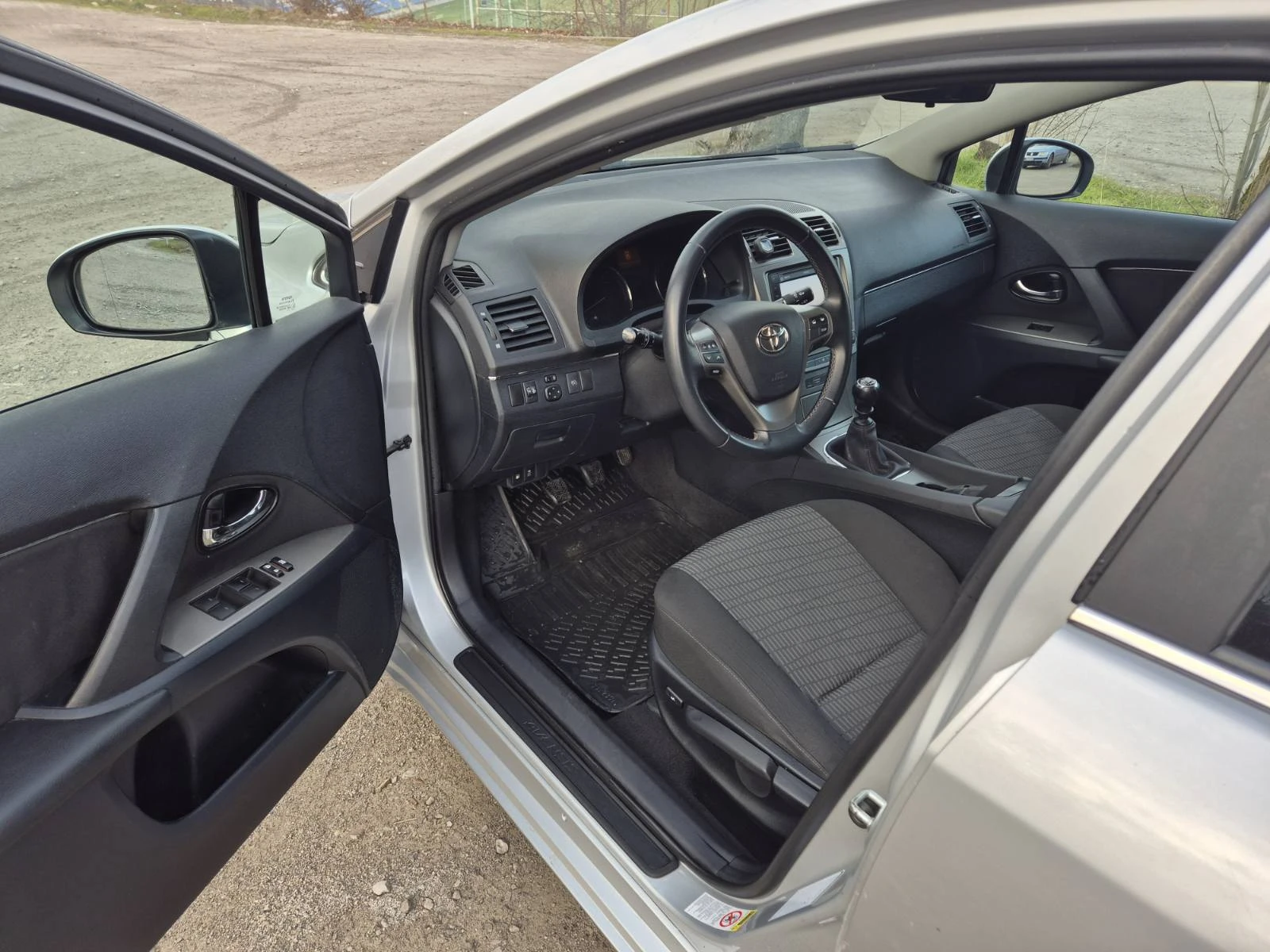 Toyota Avensis, снимка 17 - Автомобили и джипове - 53740807