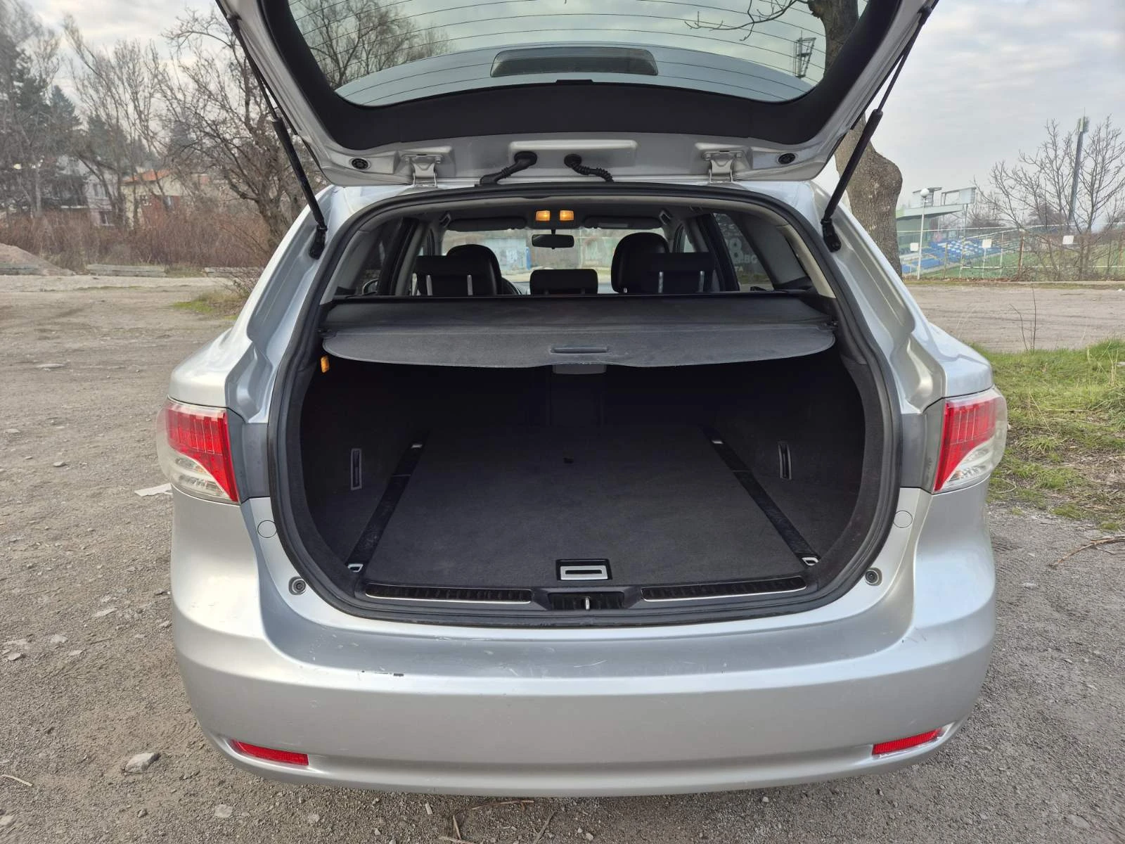 Toyota Avensis, снимка 13 - Автомобили и джипове - 53740807