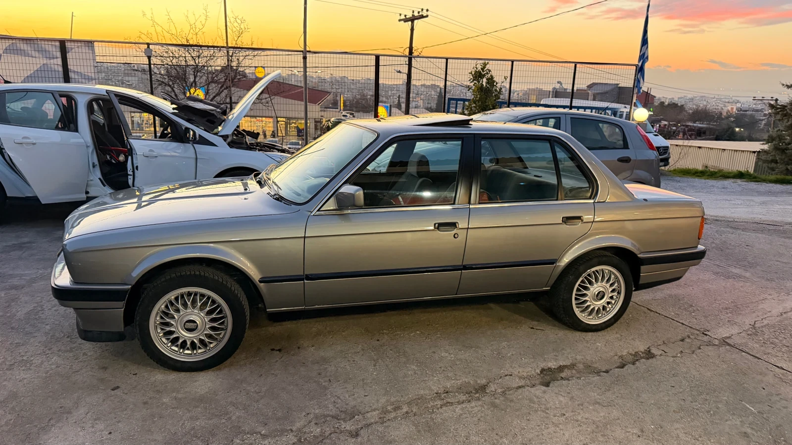 BMW 318 Автоматик Климатик М40 , снимка 2 - Автомобили и джипове - 53840682
