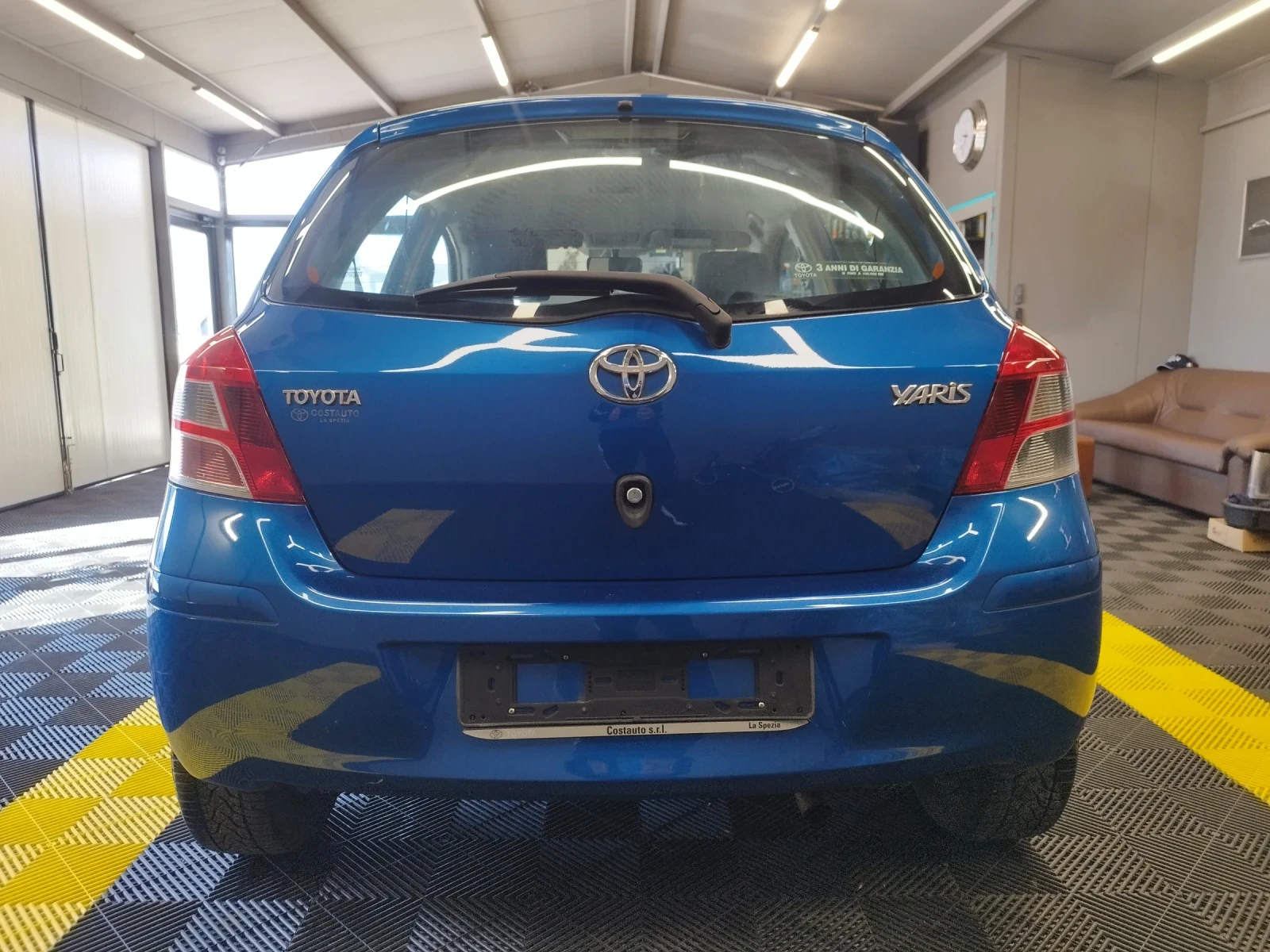 Toyota Yaris 1.3бензин, снимка 5 - Автомобили и джипове - 54147344