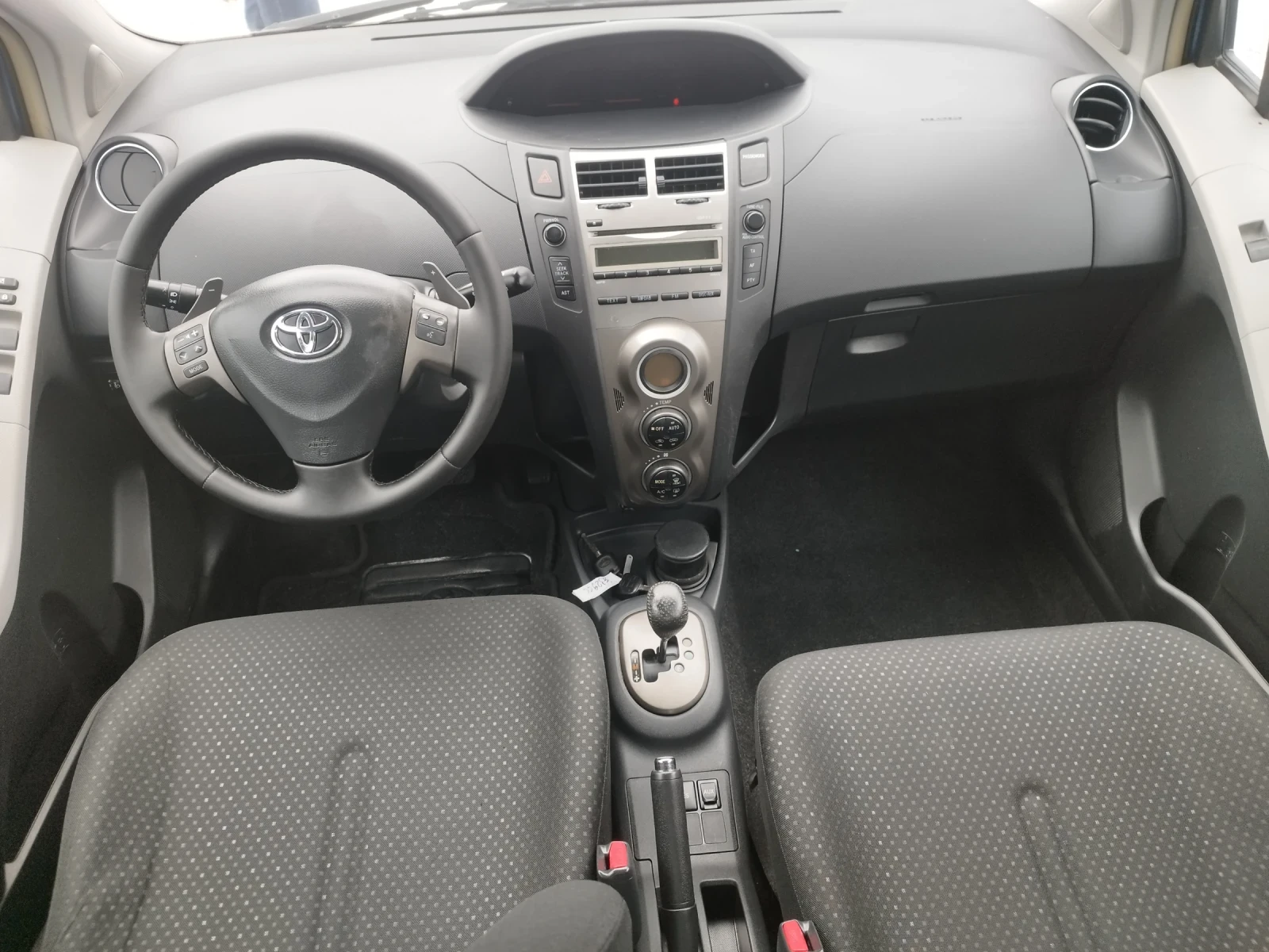 Toyota Yaris 1.3бензин, снимка 16 - Автомобили и джипове - 54147344