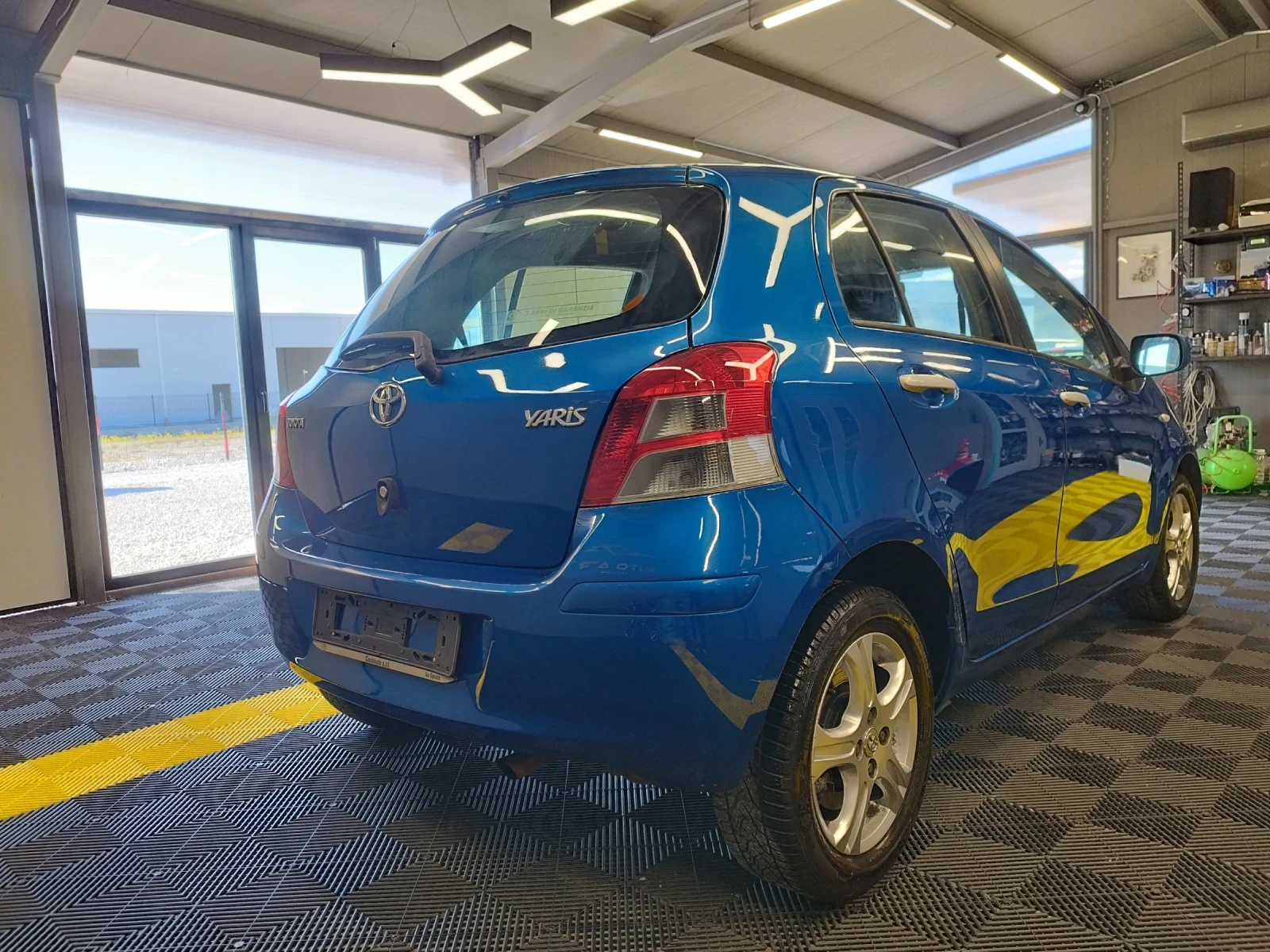 Toyota Yaris 1.3бензин, снимка 6 - Автомобили и джипове - 54147344