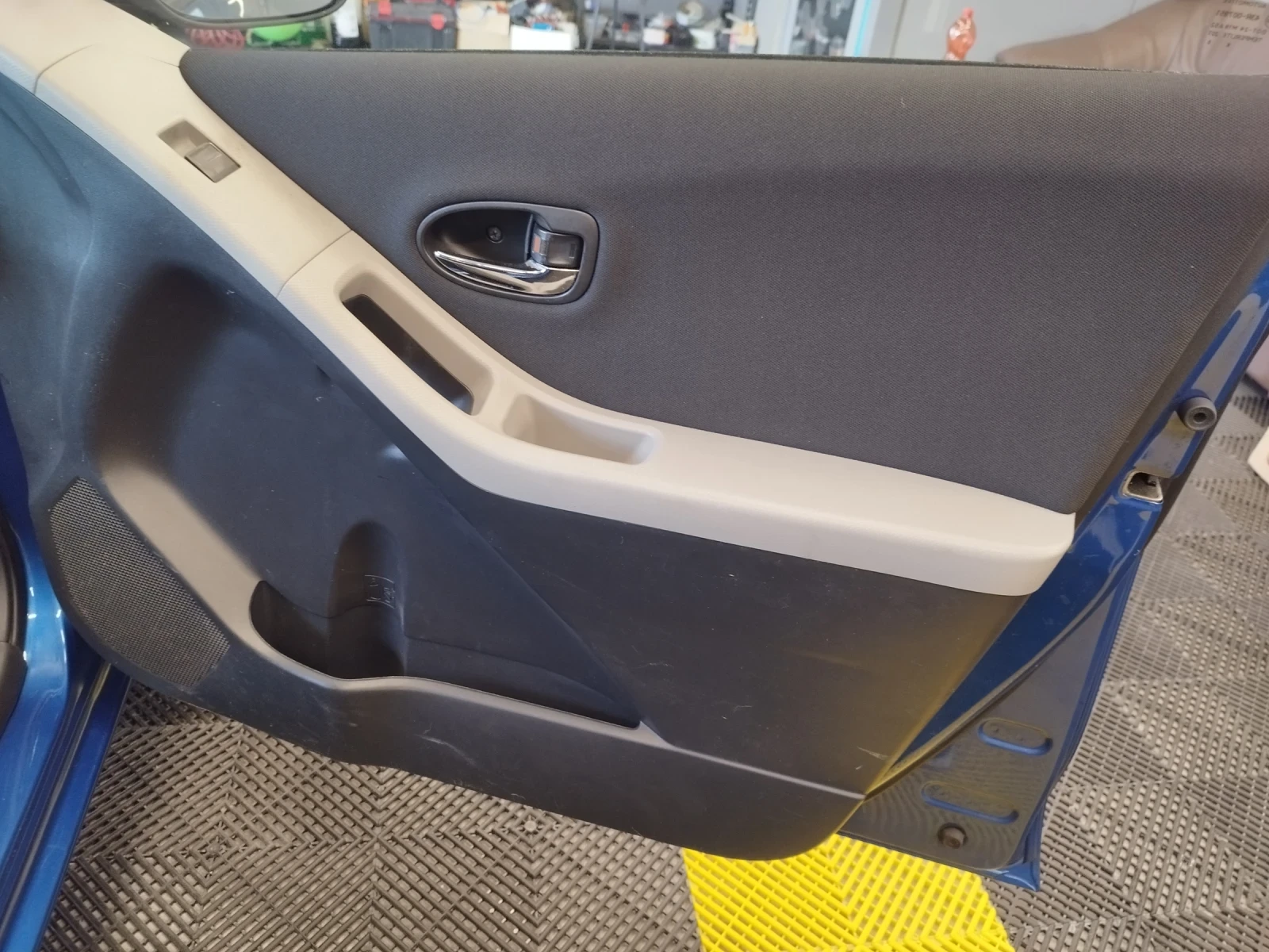 Toyota Yaris 1.3бензин, снимка 8 - Автомобили и джипове - 54147344