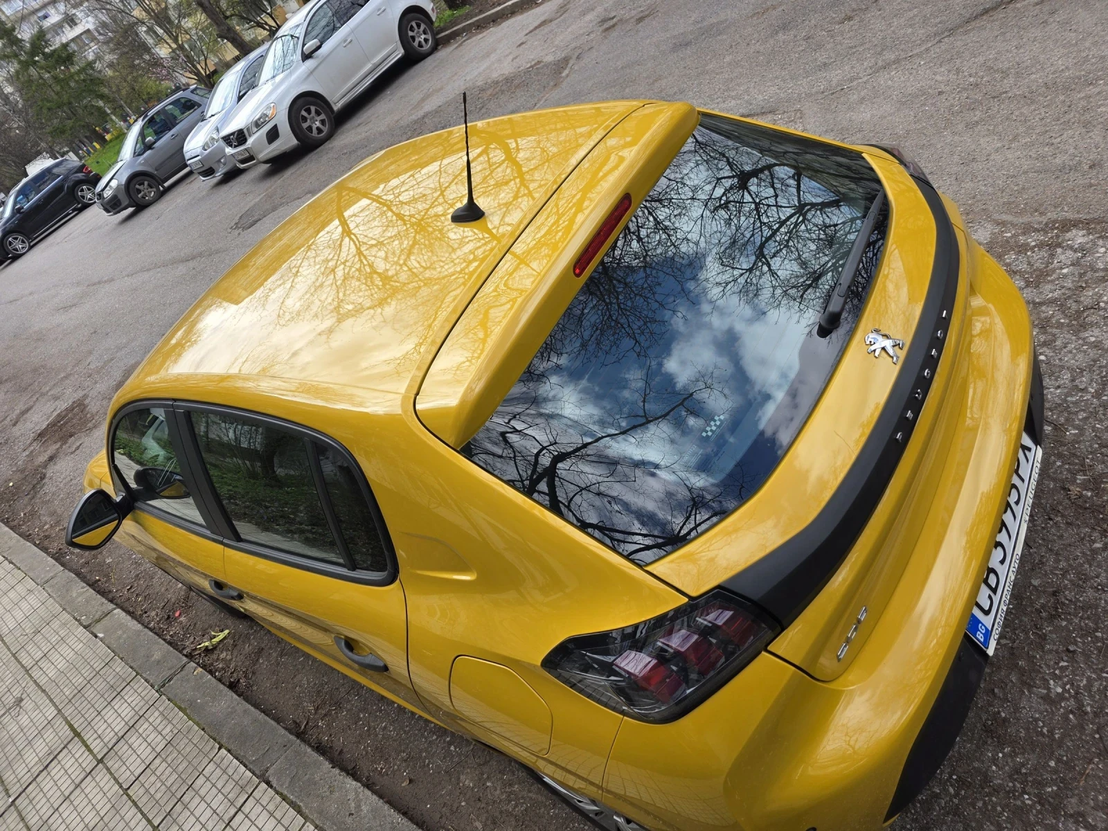 Peugeot 208 1.2, снимка 17 - Автомобили и джипове - 54152368