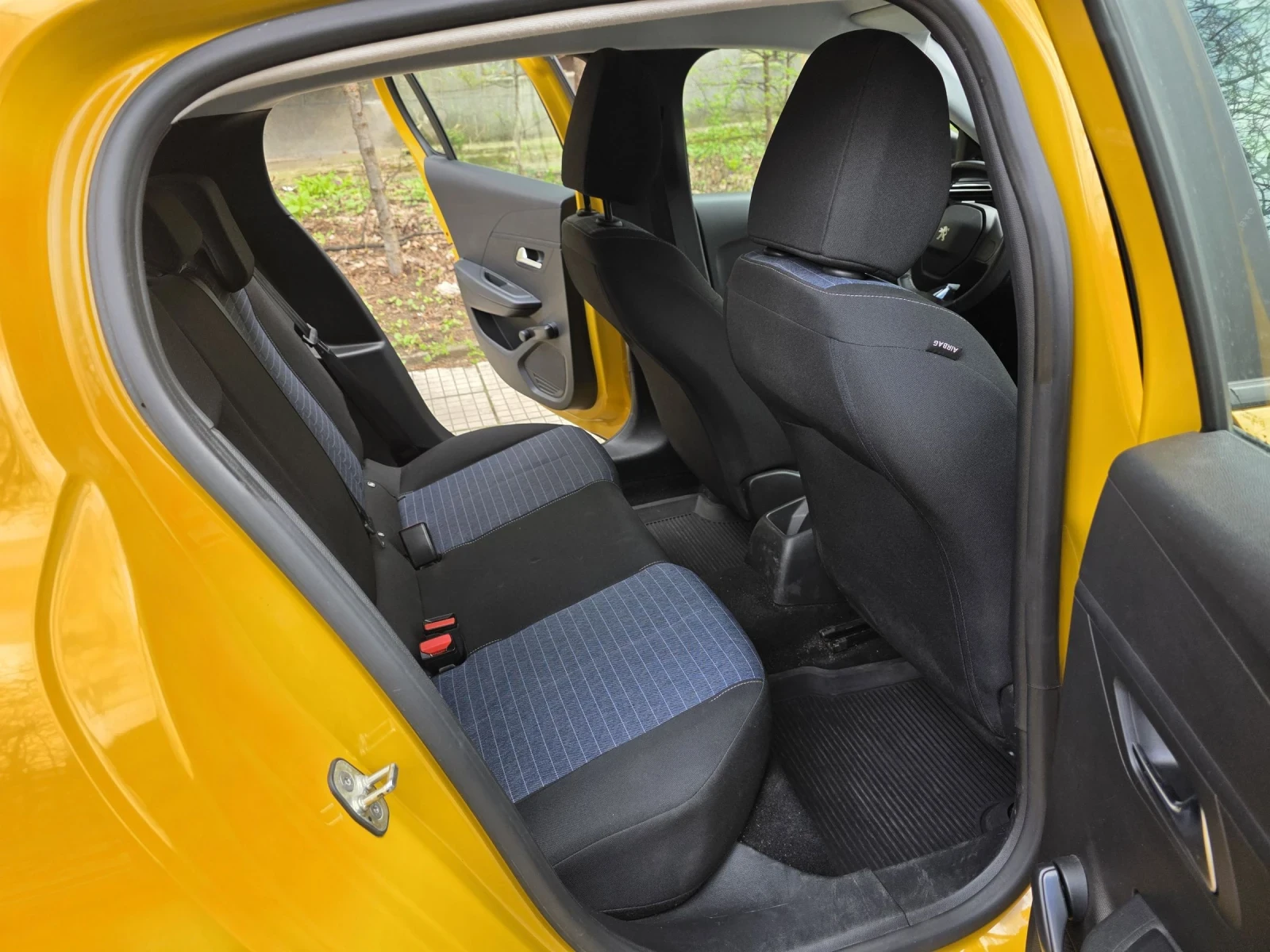 Peugeot 208 1.2, снимка 14 - Автомобили и джипове - 54152368