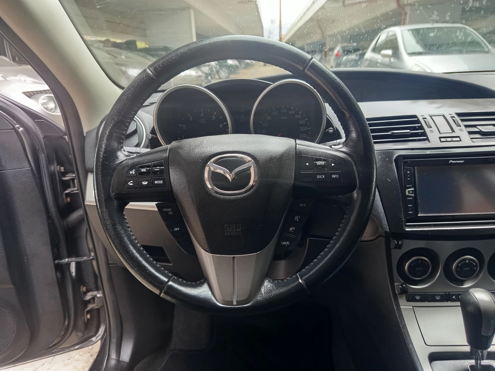 Mazda 3 1.6 i avtomatik, снимка 11 - Автомобили и джипове - 54294242