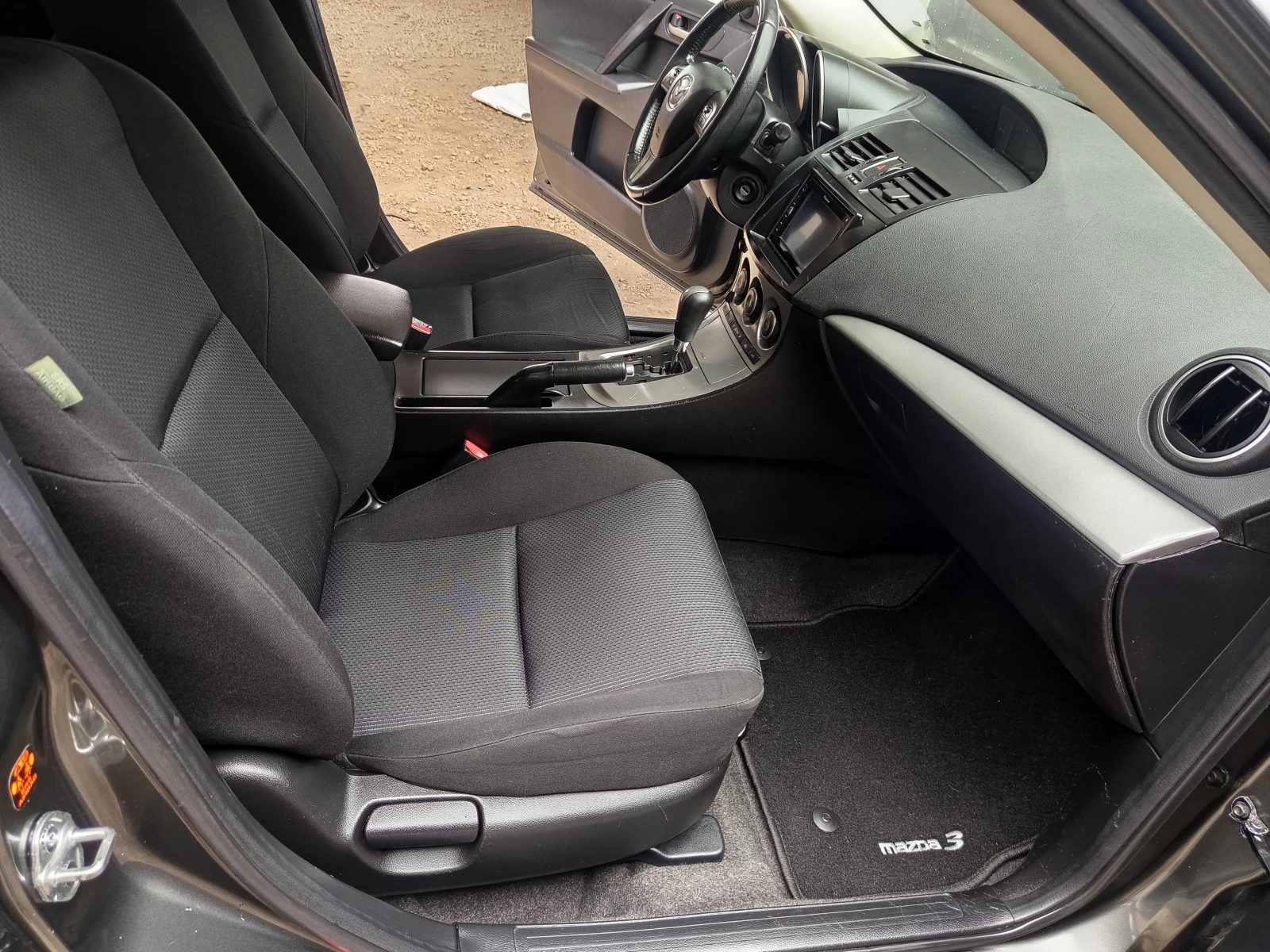 Mazda 3 1.6 i avtomatik, снимка 8 - Автомобили и джипове - 54294242