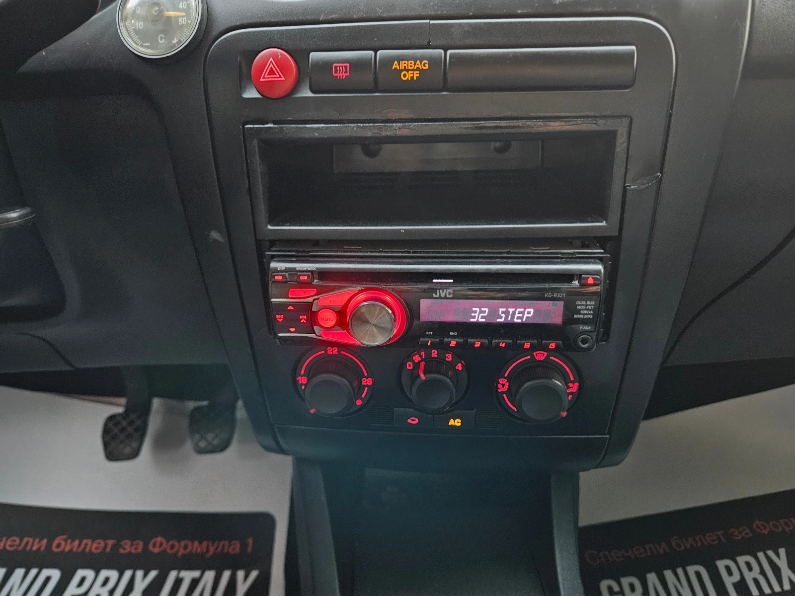 Seat Ibiza 1.2, 64к.с, Перфектна!, снимка 13 - Автомобили и джипове - 55619652