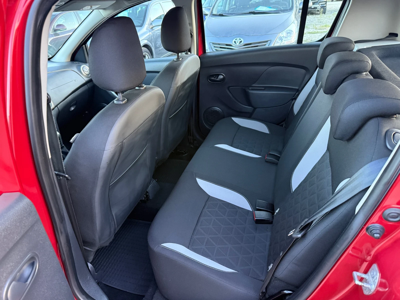Dacia Sandero 0.9 90 к.с. STEPWAY, снимка 10 - Автомобили и джипове - 55940106