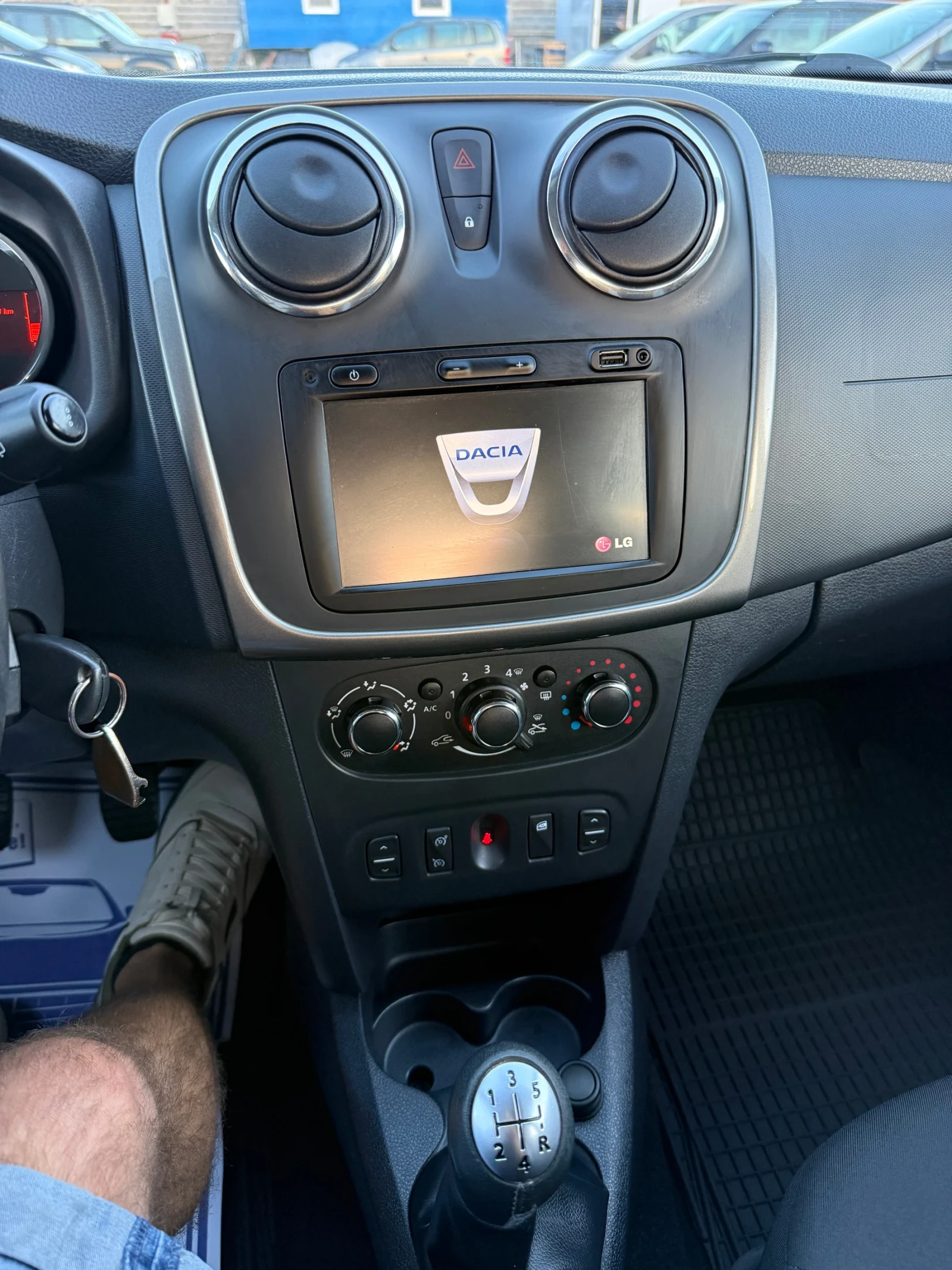 Dacia Sandero 0.9 90 к.с. STEPWAY, снимка 13 - Автомобили и джипове - 55940106