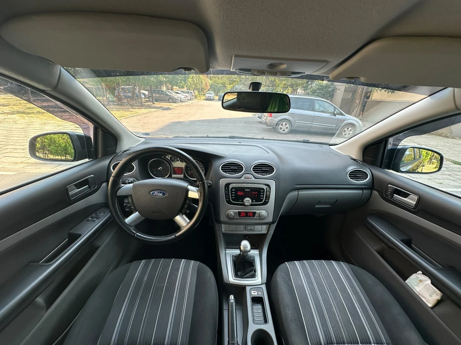 Ford Focus 1.6i Facelift/Автопилот/Климатроник/Теглич, снимка 14 - Автомобили и джипове - 56096586