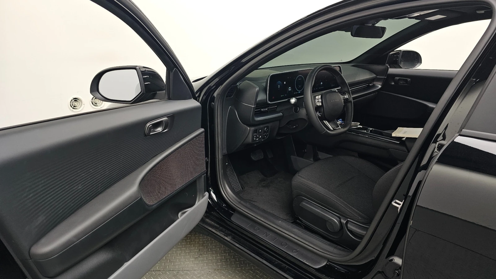 Hyundai Ioniq 6 E-Value+ * КРАЙНА ЦЕНА* , снимка 5 - Автомобили и джипове - 56096799