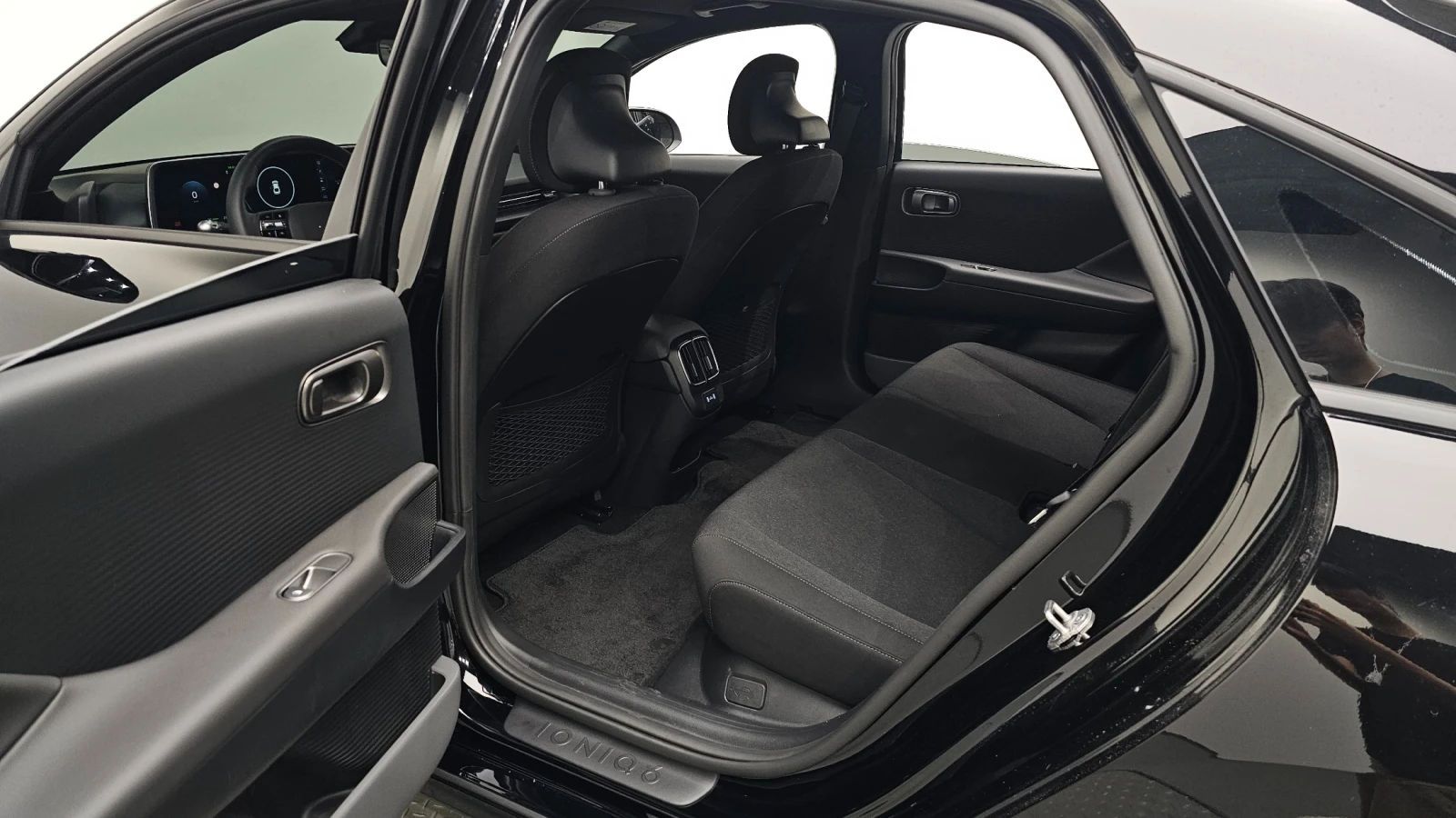 Hyundai Ioniq 6 E-Value+ * КРАЙНА ЦЕНА* , снимка 13 - Автомобили и джипове - 56096799
