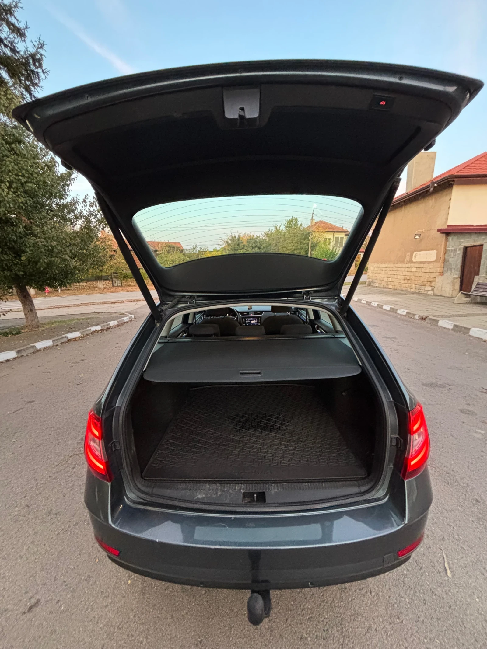 Skoda Octavia 2.0 TDI 4x4, снимка 8 - Автомобили и джипове - 56588622
