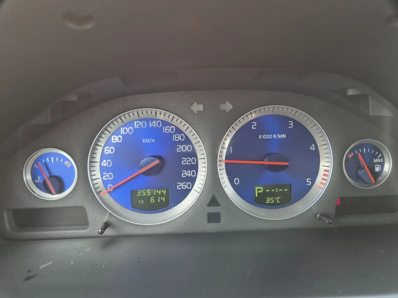 Volvo Xc90 2.4 D5 185 A 4x4, снимка 16 - Автомобили и джипове - 51607127