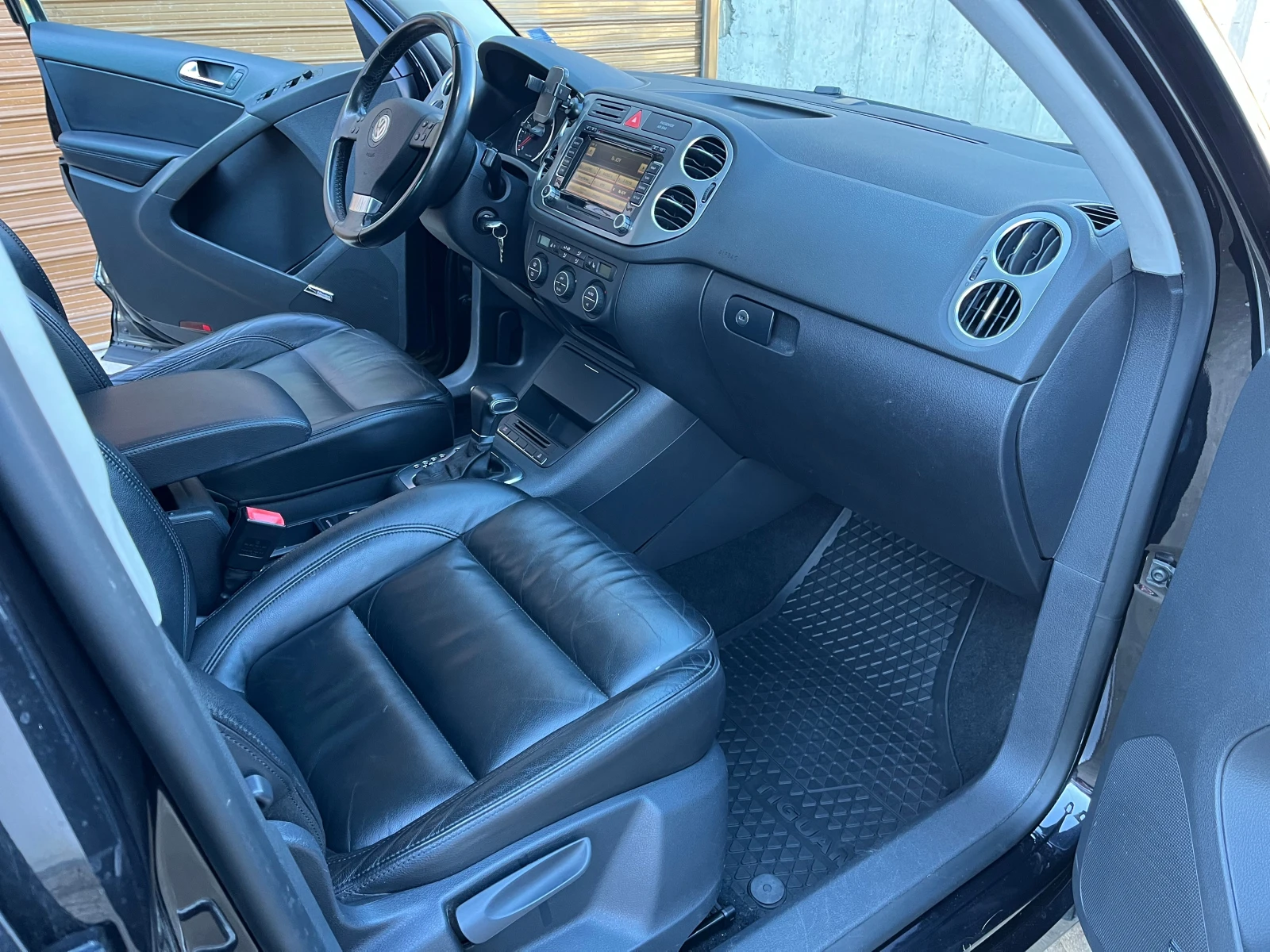 VW Tiguan VW Tiguan HIGHLINE AUT. NAVI - изображение 10