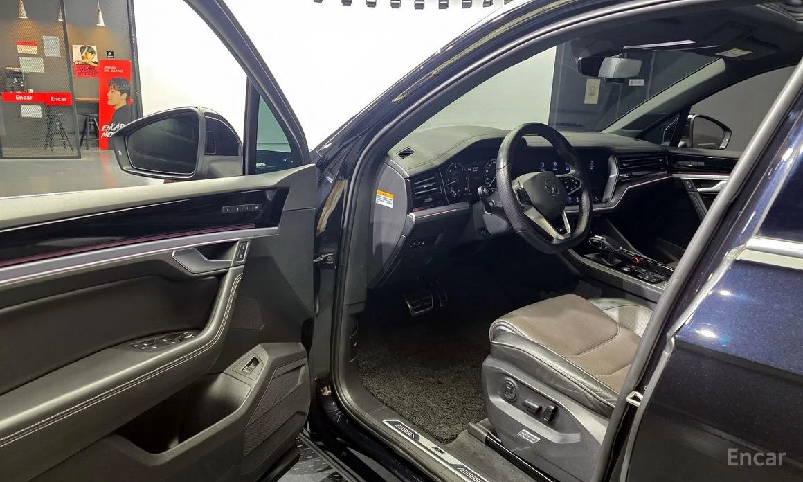 VW Touareg 3.0 TDI R-Line* Подгрев* Обдухване* Head up* , снимка 11 - Автомобили и джипове - 54069448