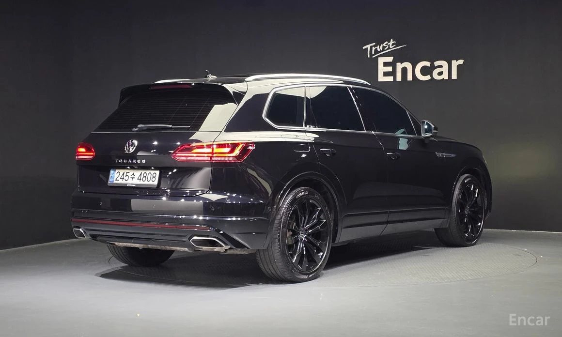 VW Touareg 3.0 TDI R-Line* Подгрев* Обдухване* Head up* , снимка 3 - Автомобили и джипове - 54069448