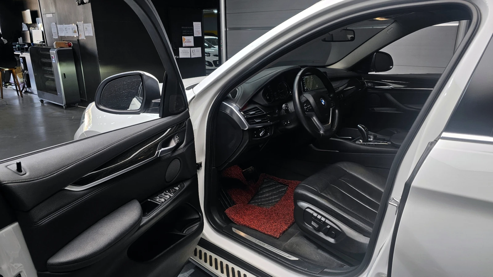 BMW X6 xDrive30d* HUD* 360* ЕЛ. БАГАЖНИК* КРАЙНА ЦЕНА, снимка 10 - Автомобили и джипове - 55340489